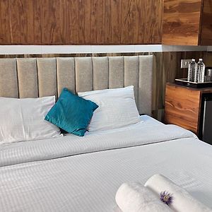 Deluxe Double Room Bath